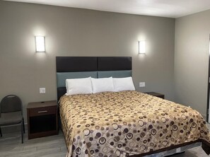 Deluxe-Einzelzimmer, 1 King-Bett | Kostenloses WLAN, Rollstuhlgeeignet