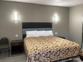 Deluxe Single Room, 1 King Bed | Free WiFi, wheelchair access