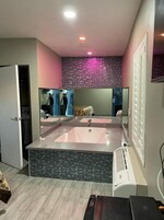 Deluxe Single Room, 1 King Bed | Free WiFi, wheelchair access