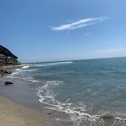 Beach nearby, 5 beach bars