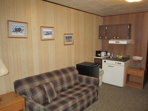 Flat-screen TV - Airport Chalet (Whitehorse)