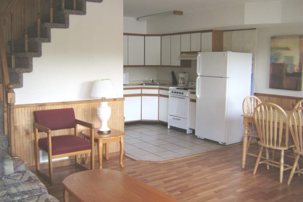 townhouse, 3 bedrooms, 4 double beds, 1 queen bed, 2 story, 1.5 bath | 1 bedroom, in-room safe, iron/ironing board, rollaway beds