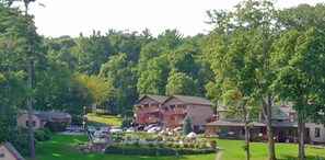 Property grounds - Boulder's Resort (Lake George)