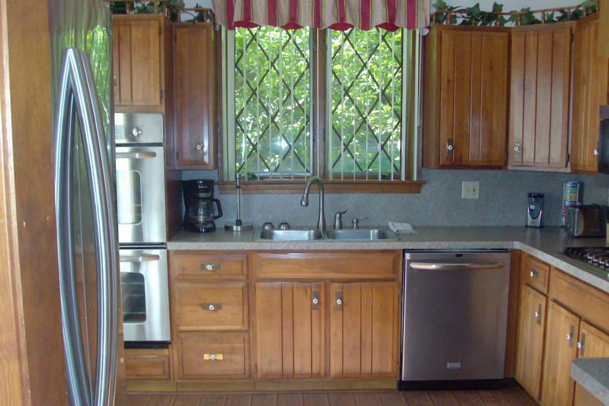 house | private kitchen | fridge, microwave, coffee/tea maker, cookware/dishes/utensils