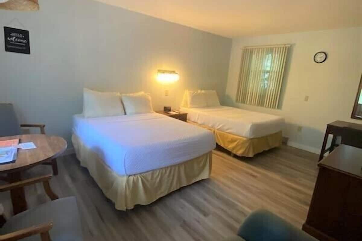 1 bedroom, in-room safe, iron/ironing board, rollaway beds