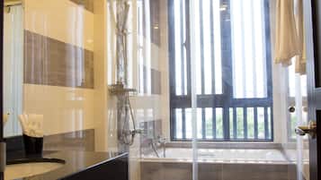 Habitación cuádruple | Sistema de insonorización, wifi gratis, ropa de cama