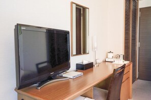 Phòng 2 giường đơn Superior, không hút thuốc, quang cảnh thành phố (Top Floor) | Bàn, màn/rèm cản sáng, nôi (giường cho trẻ sơ sinh) miễn phí 