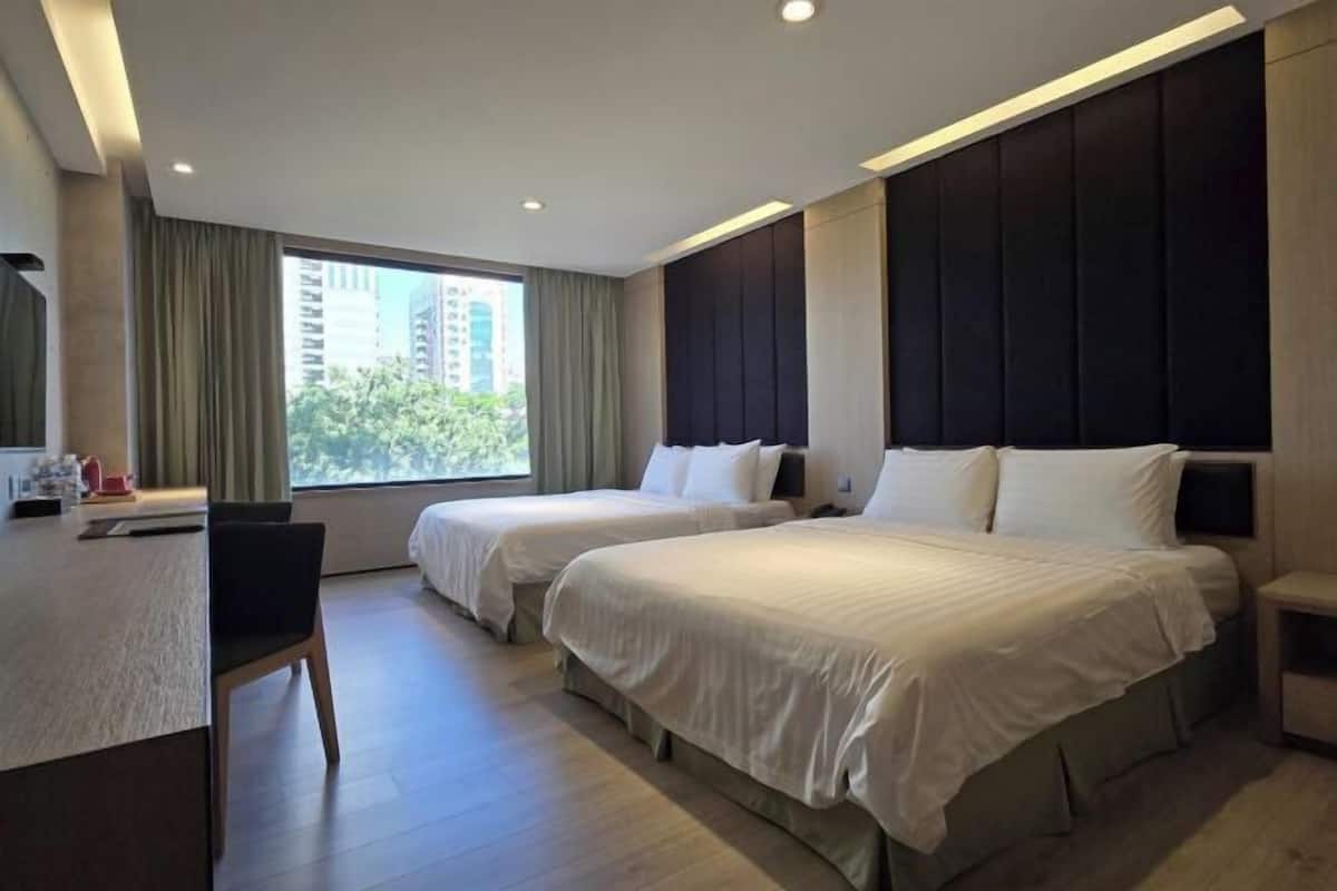 Egyptian cotton sheets, premium bedding, down comforters, desk