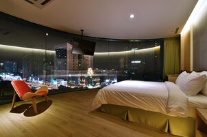 Luxury Double Room | Egyptian cotton sheets, premium bedding, down comforters, desk