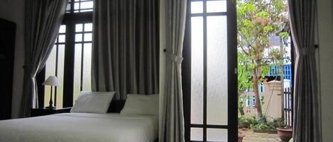 Minibar, desk, free WiFi