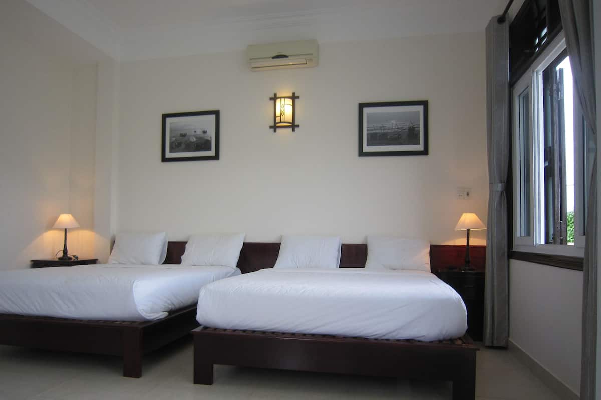 Family Room | Minibar, desk, WiFi (free)