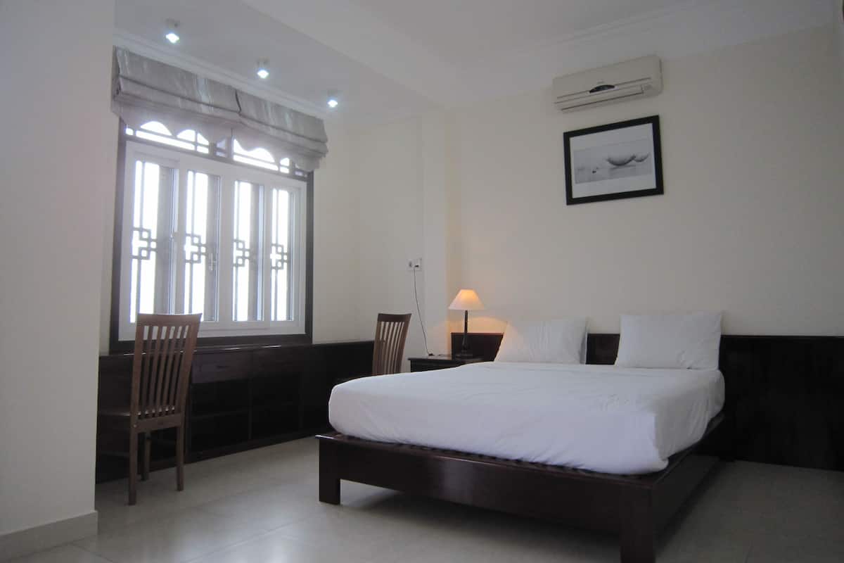 Double Room | Minibar, desk, WiFi (free)
