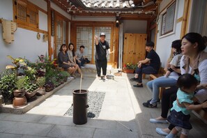 Children’s activities - Dowonjeong Healing House (Seoul)
