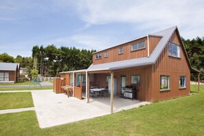 Backpacker Dorm  | Terrace/patio - Accommodation Te Puna (Minden)