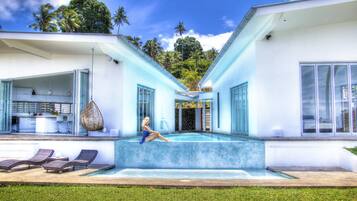 Outdoor pool, an infinity pool, pool umbrellas, sun loungers
