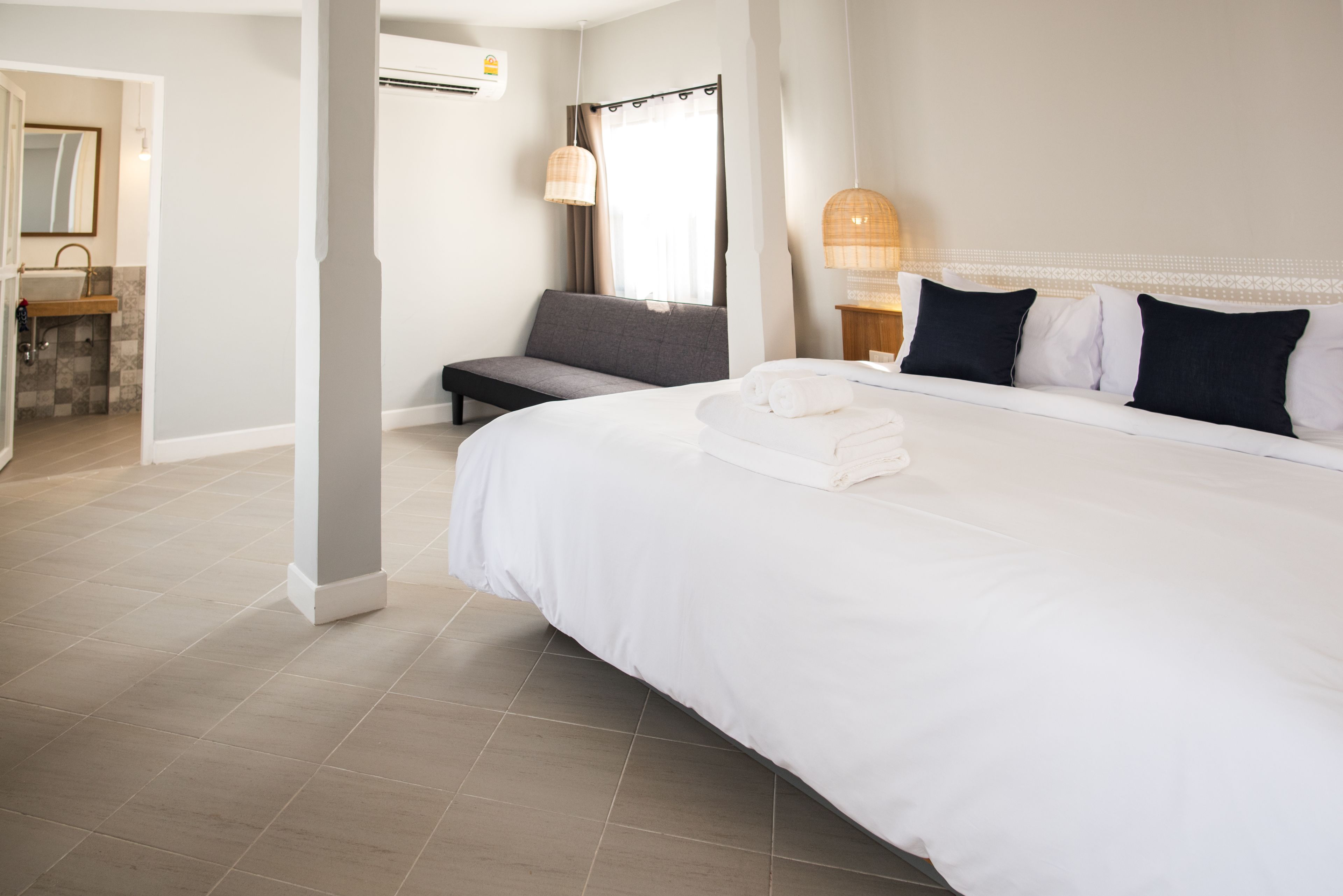 deluxe double room | minibar, in-room safe, rollaway beds, free wifi