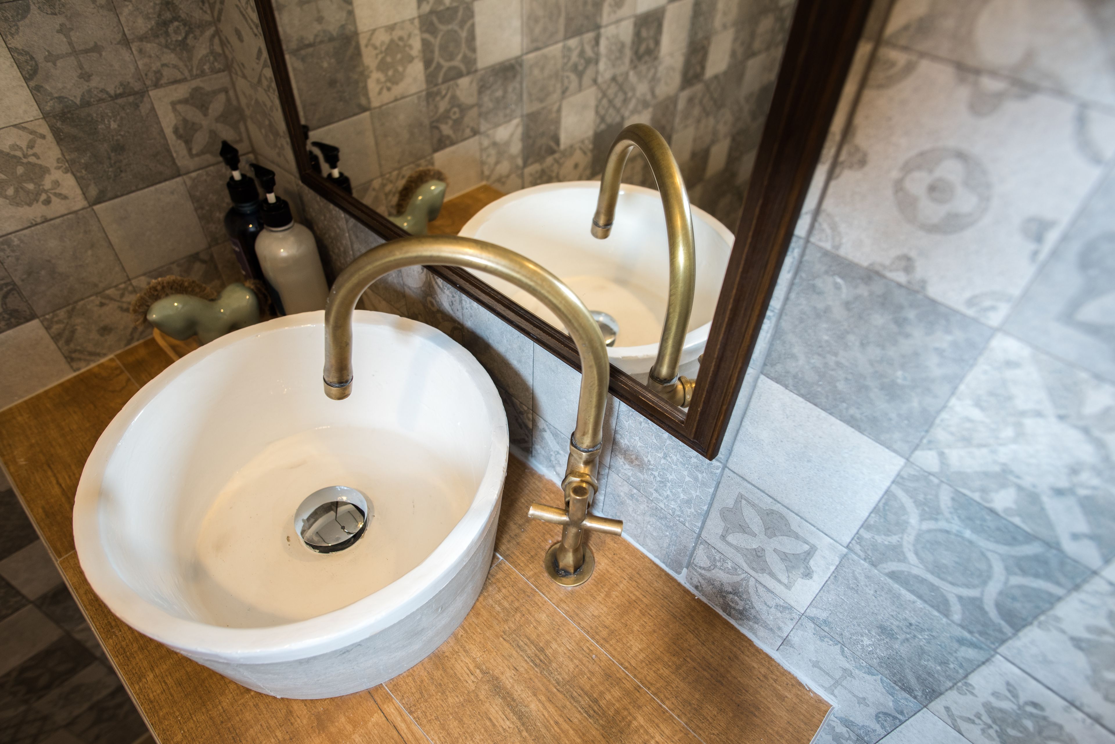 superior room type b with balcony | bathroom sink