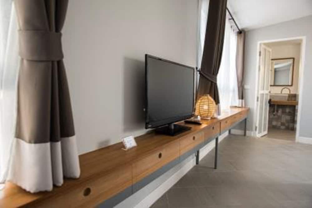 Tha Phae Happy House by null