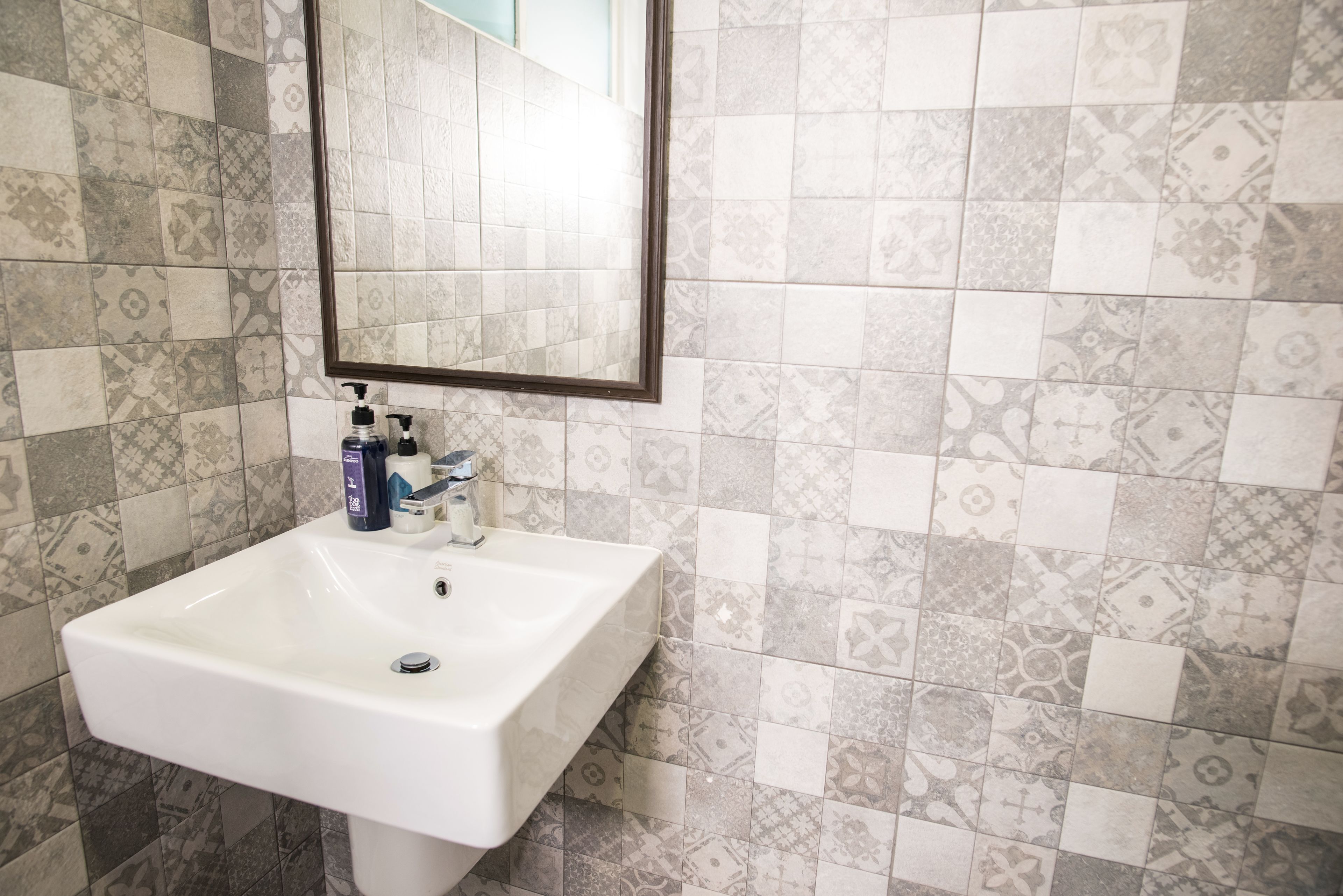 standard double room | bathroom | shower, free toiletries, hair dryer, towels