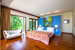 Villa, piscine privée, vue océan | Coffres-forts dans les chambres, bureau, fer et planche à repasser