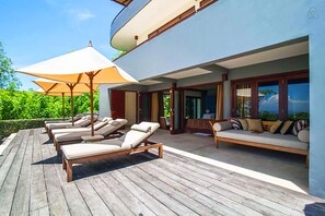 Villa - privat pool - havsutsikt | Värdeförvaringsskåp på rummet, skrivbord och strykjärn/strykbräda