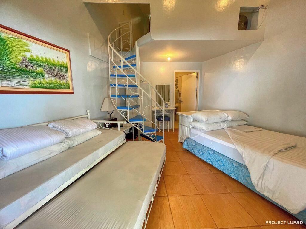 Caja de seguridad en la habitación y escritorio 