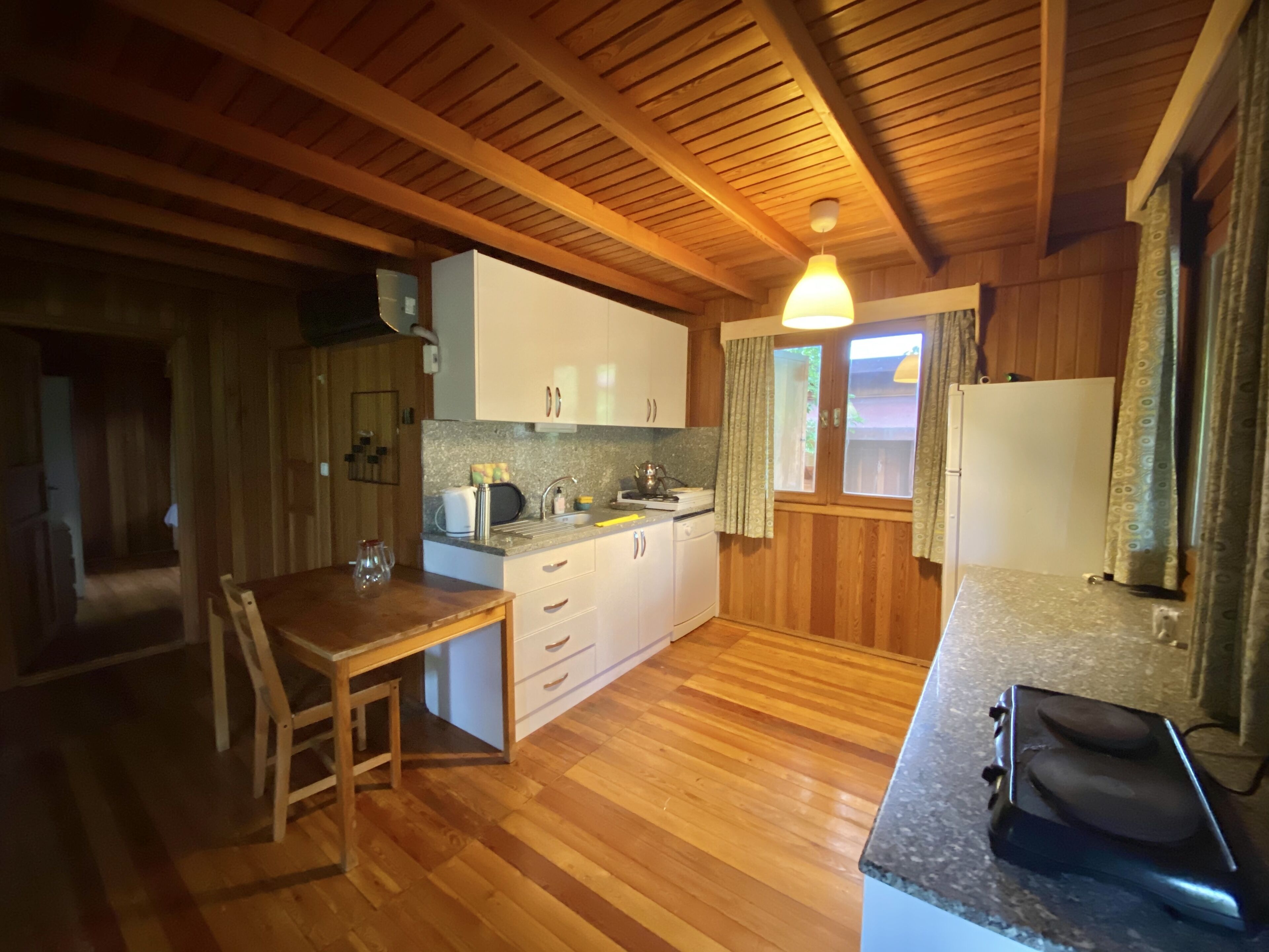 family villa mutfakli | private kitchen | full-sized fridge, stovetop, dishwasher, cookware/dishes/utensils