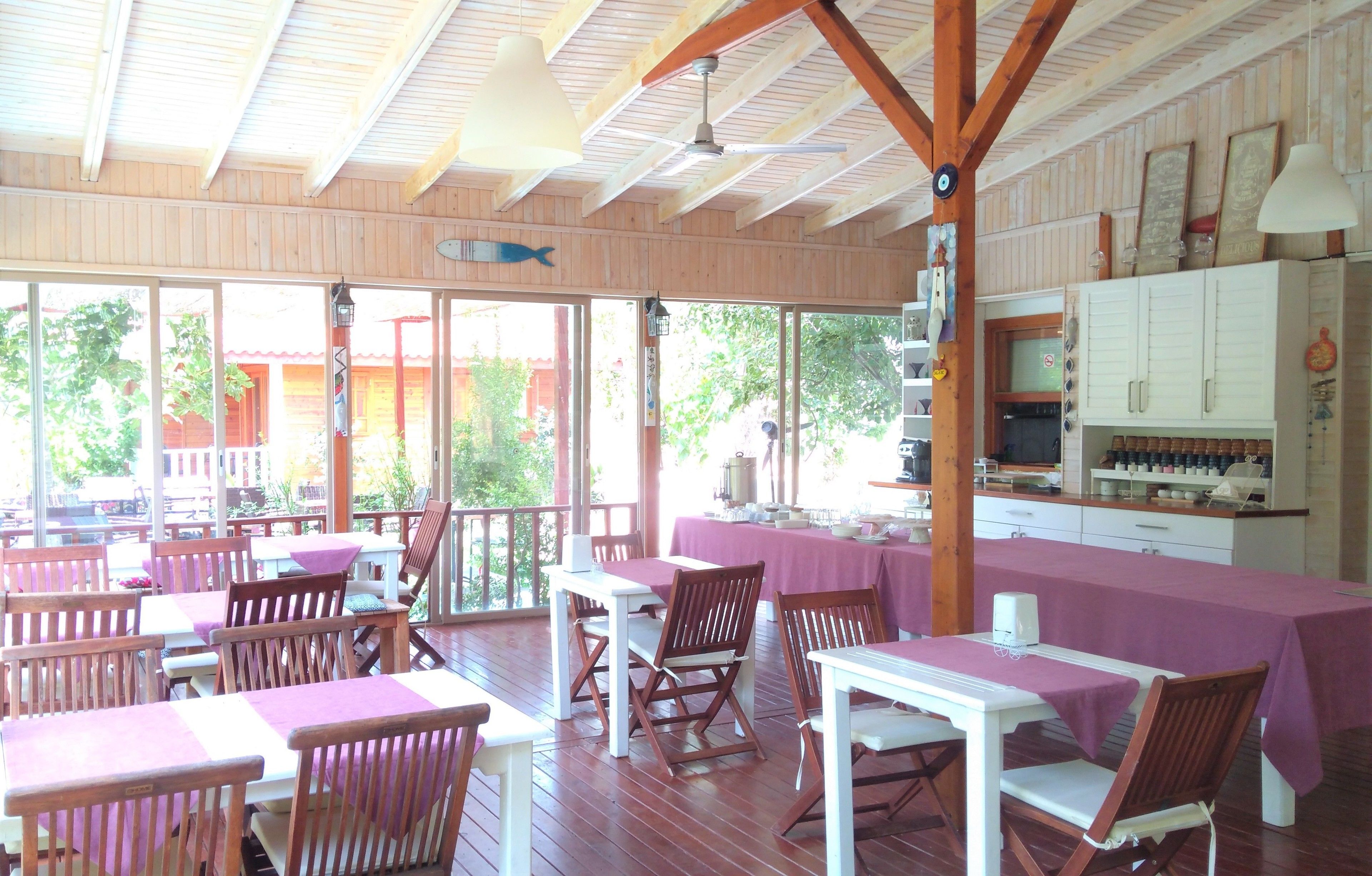 breakfast, lunch and dinner served