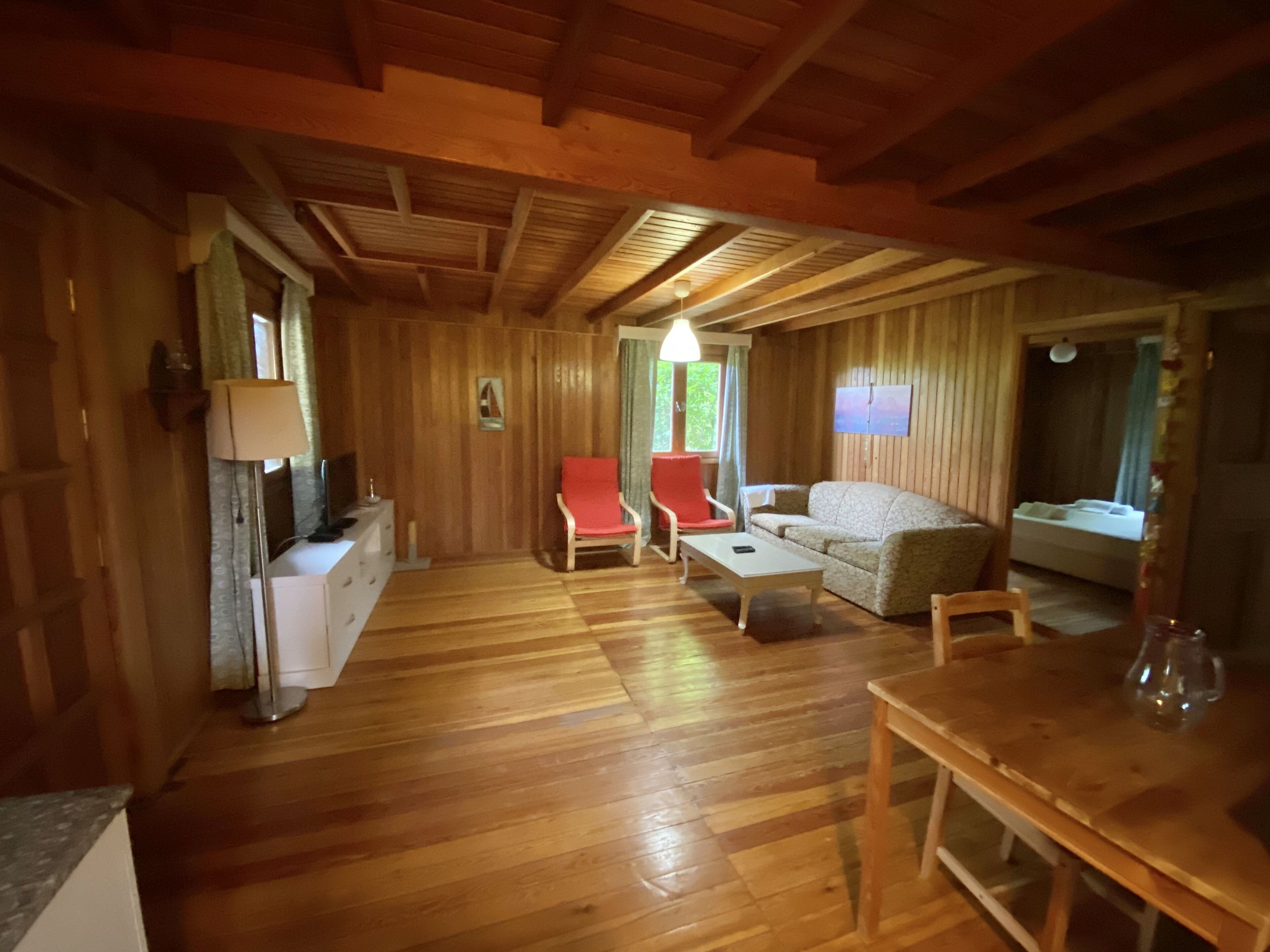 premium bedding, in-room safe, laptop workspace, soundproofing