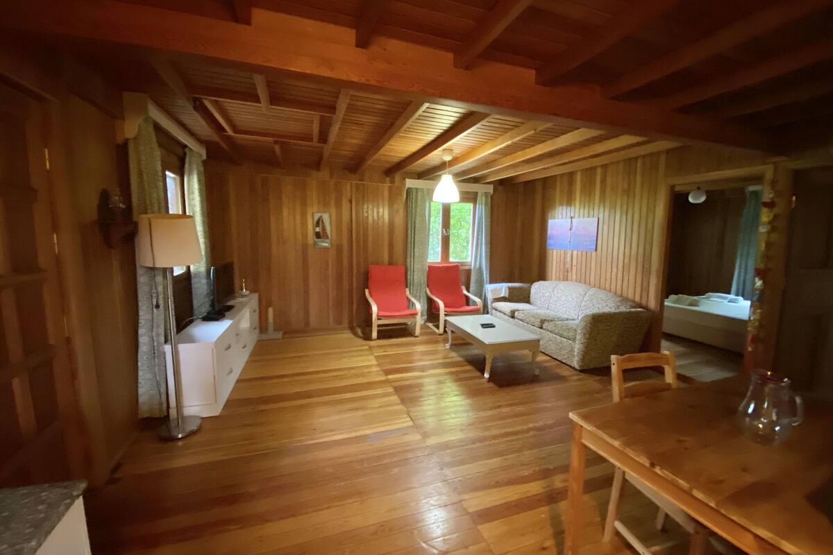 premium bedding, in-room safe, laptop workspace, soundproofing