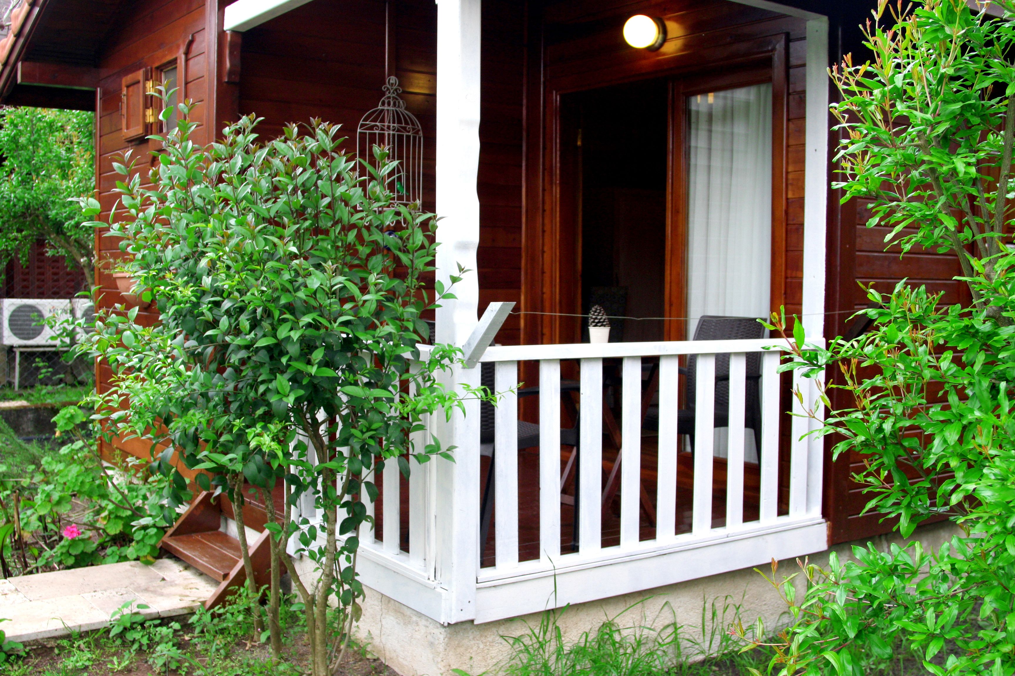 premium bedding, in-room safe, laptop workspace, soundproofing