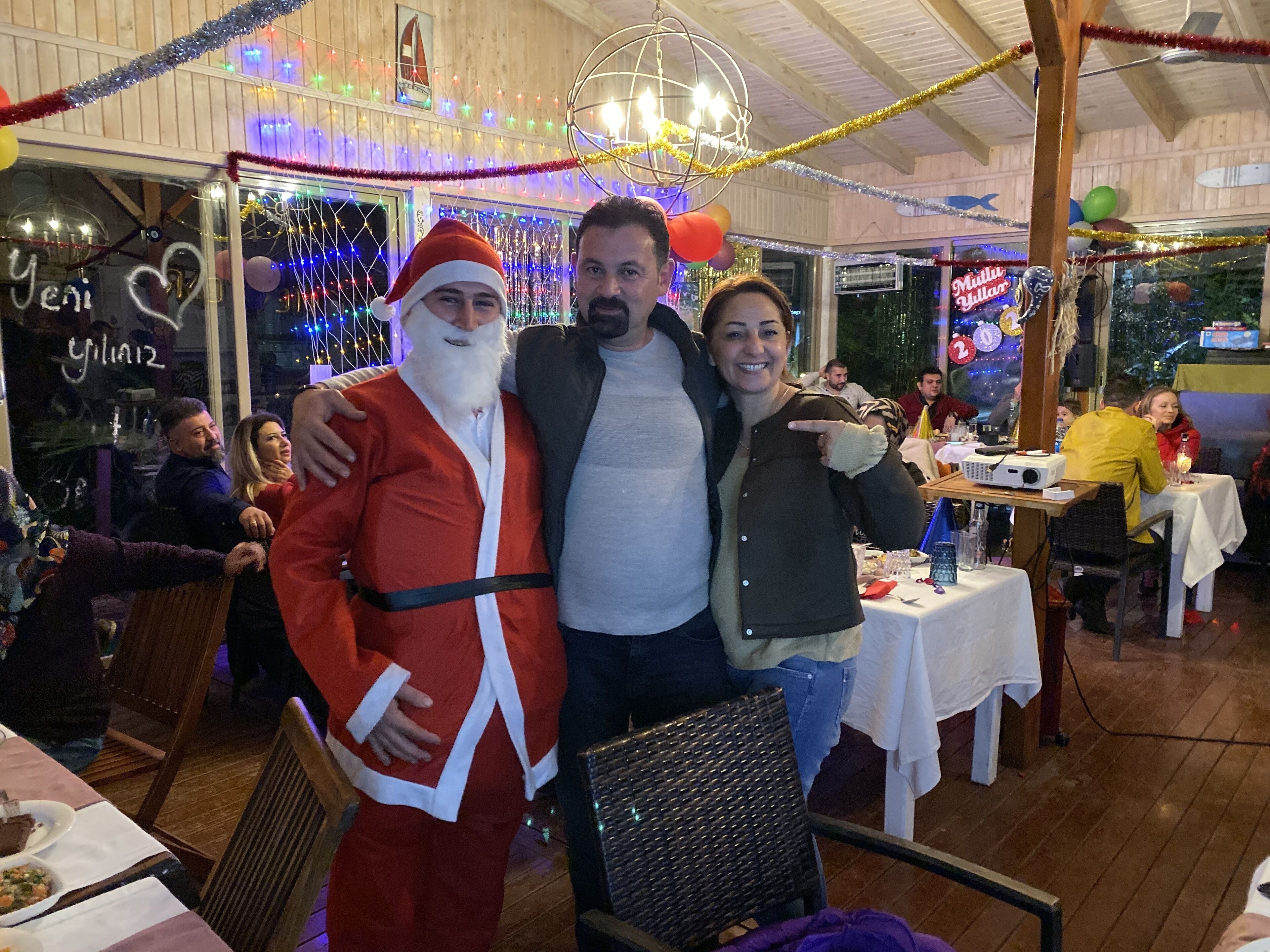 breakfast, lunch and dinner served