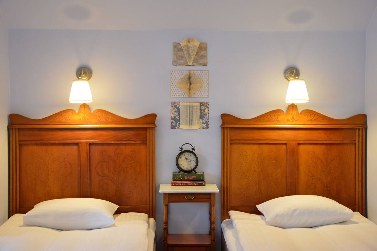 Habitación Grand con 2 camas individuales (Main Building) | Cunas, wifi gratis y ropa de cama