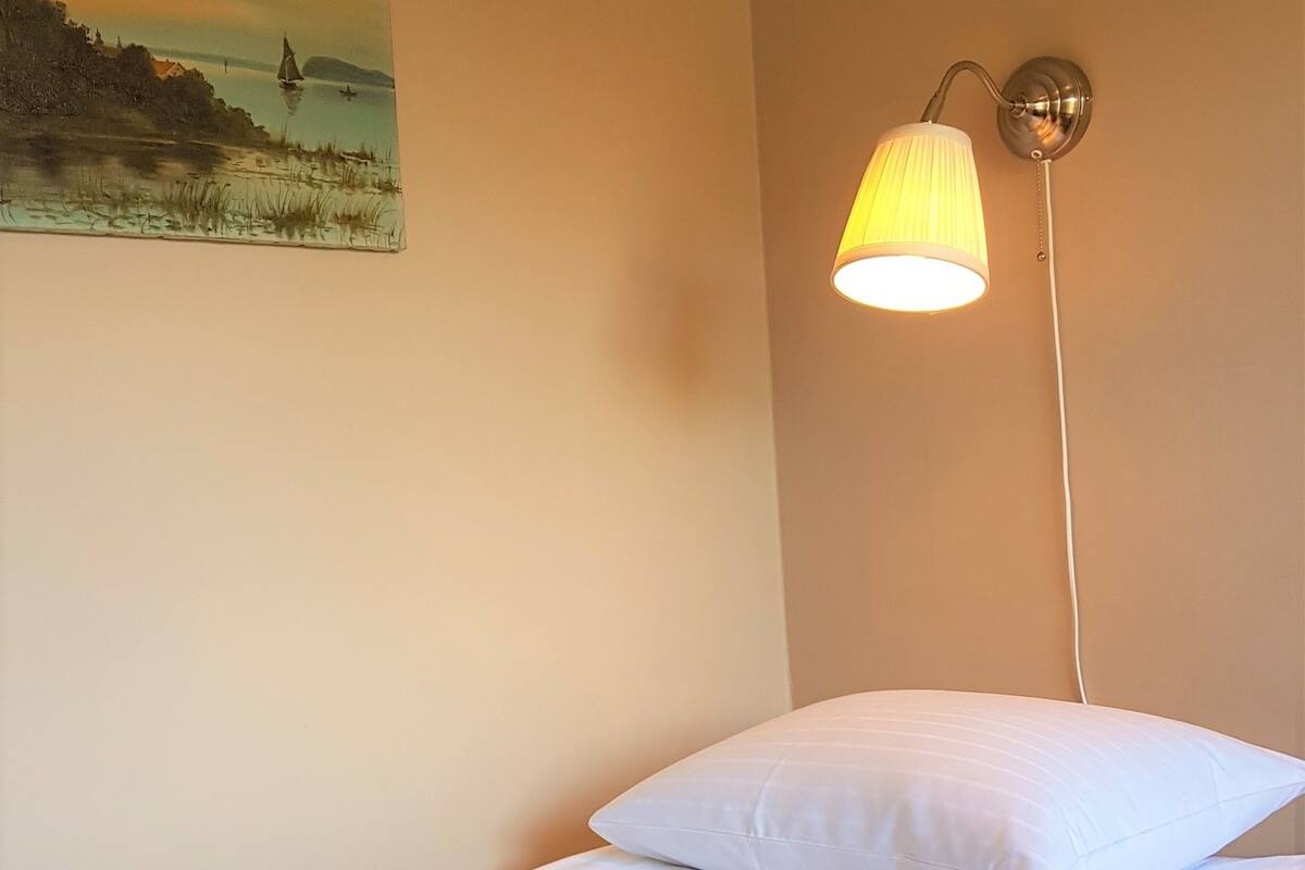 Habitación individual, en edificio anexo | Cunas o camas infantiles (de pago), wifi gratis, ropa de cama