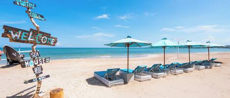 Petit déjeuner, déjeuner et dîner servis sur place, vue sur la piscine