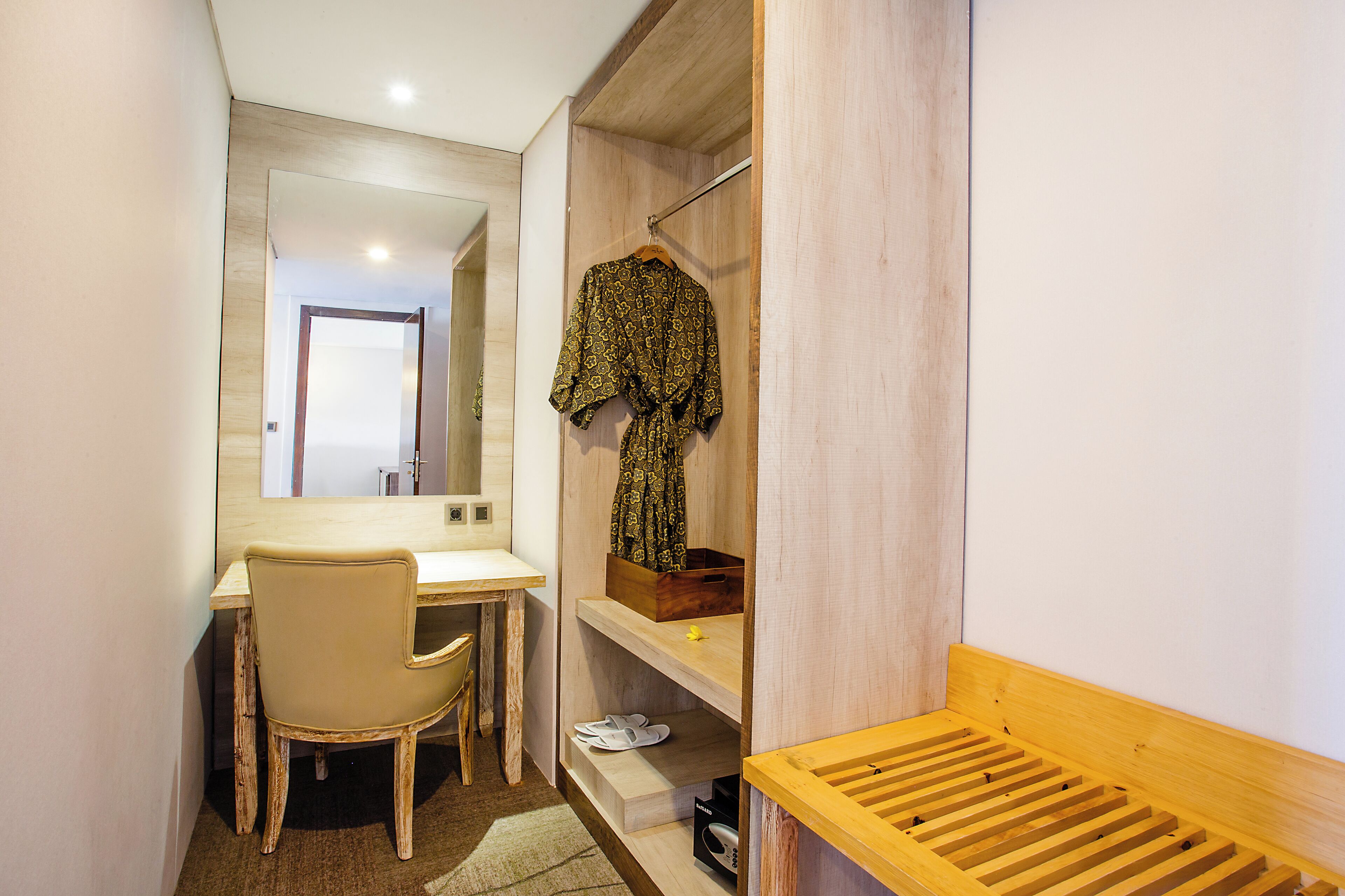 kecak suite, 2 bedrooms, living room & balcony | 1 bedroom, minibar, in-room safe, desk