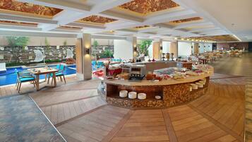 Dagelijks ontbijtbuffet (IDR 250000 per persoon)