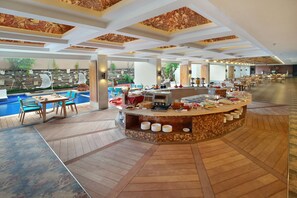 Dagelijks ontbijtbuffet (IDR 250000 per persoon)
