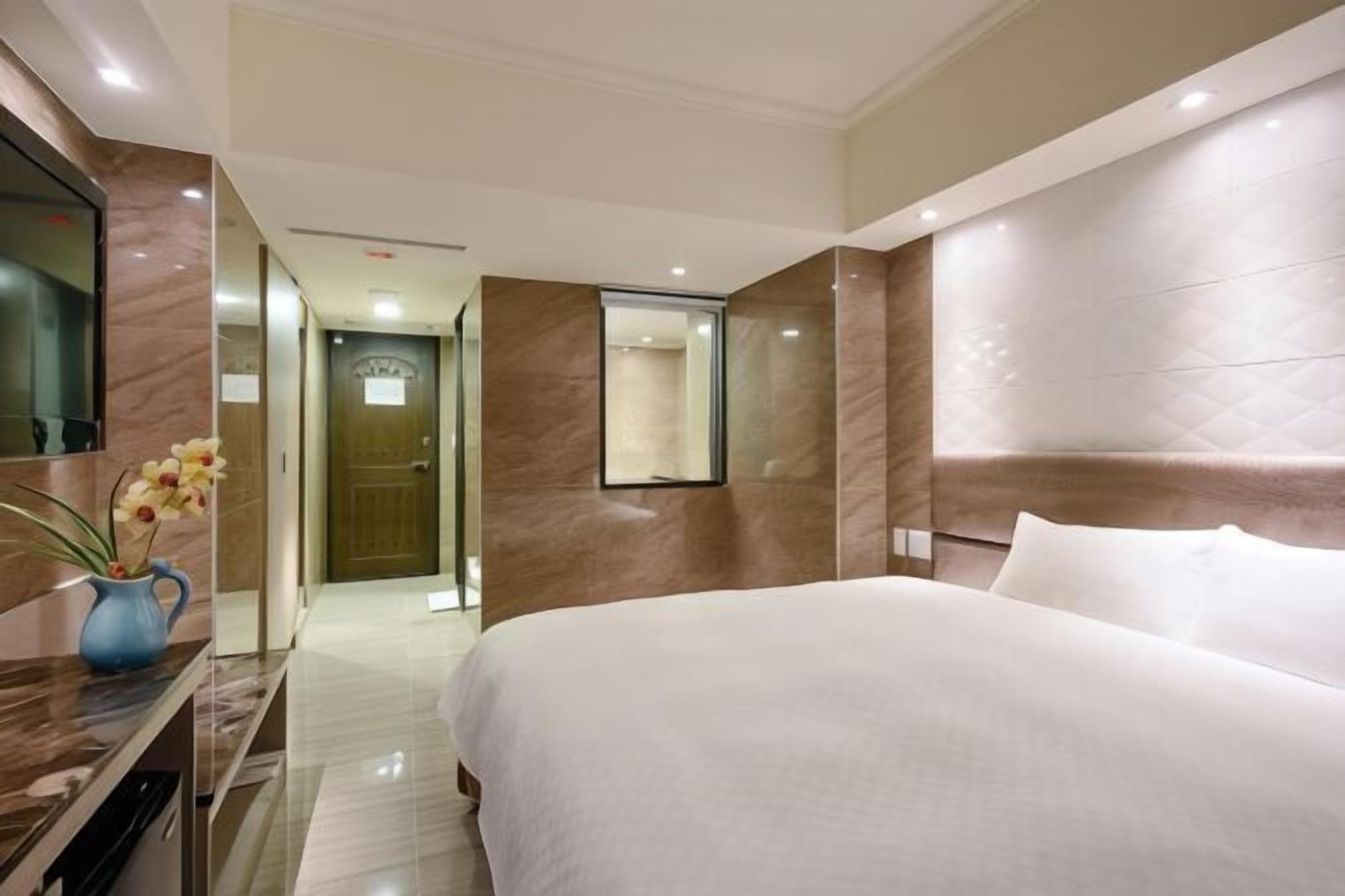 Desk, blackout drapes, free WiFi