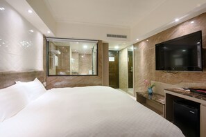 Habitación doble, vistas al lago (Do not accept Taiwan Traveler Card) | Escritorio, cortinas opacas, wifi gratis