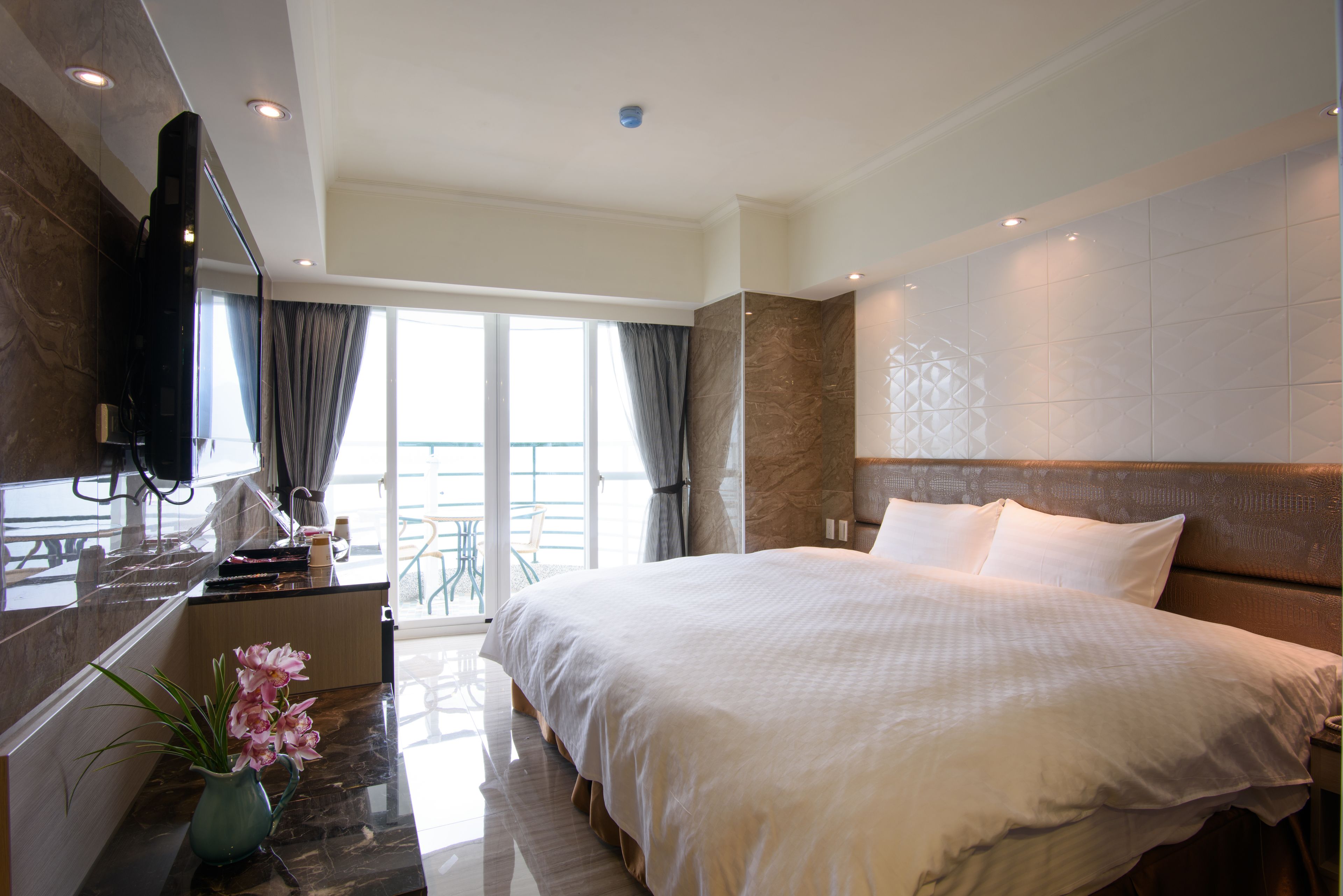 Chambre Double, vue lac (Do not accept Taiwan Traveler Card) | Bureau, rideaux occultants, Wi-Fi gratuit