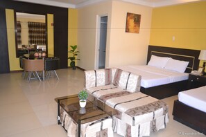 Pacman Family Room | In-room safe, desk, soundproofing, rollaway beds - Roadhaus Hotel - The Manny Pacquiao Hotel (General Santos)