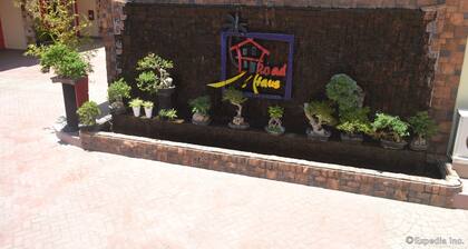 Roadhaus Hotel - The Manny Pacquiao Hotel