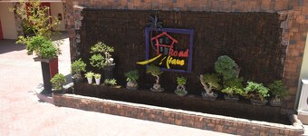 Roadhaus Hotel - The Manny Pacquiao Hotel