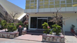 Property entrance - Roadhaus Hotel - The Manny Pacquiao Hotel (General Santos)