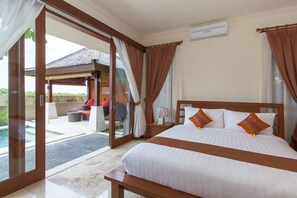3 kamar tidur, brankas, meja kerja, dan setrika/meja setrika