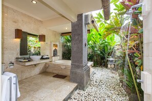 Free toiletries, hair dryer, bathrobes, slippers - Villa Lidwina by Nagisa Bali (Ungasan)