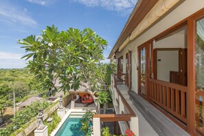 Indoor pool, outdoor pool - Villa Lidwina by Nagisa Bali (Ungasan)