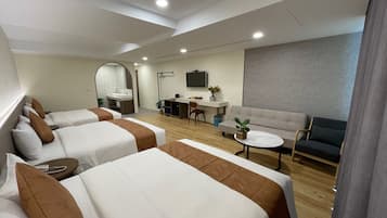 Chambre, balcon | Bureau, rideaux occultants, chambres insonorisées, Wi-Fi gratuit