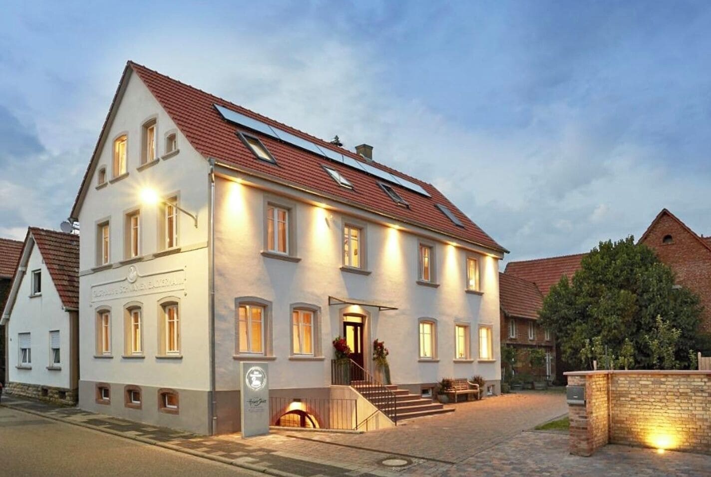 Classic Doppelzimmer in our Guesthouse | Pillowtop beds, desk, blackout drapes, free WiFi